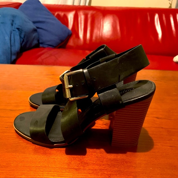 Thick heel, strap heels - Picture 1 of 2